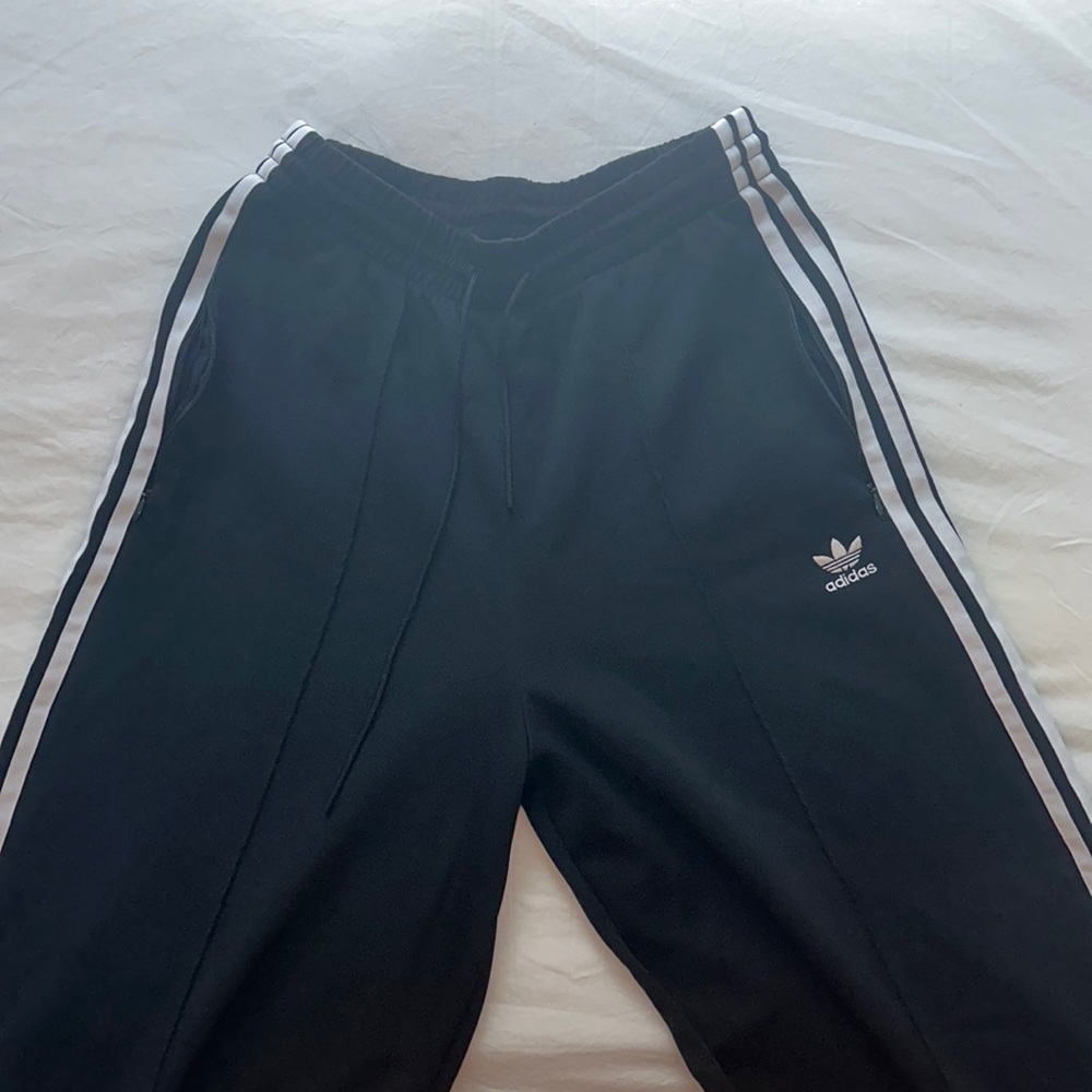 Adidas Originals Women’s Primeblue Relaxed Wide Leg Pants